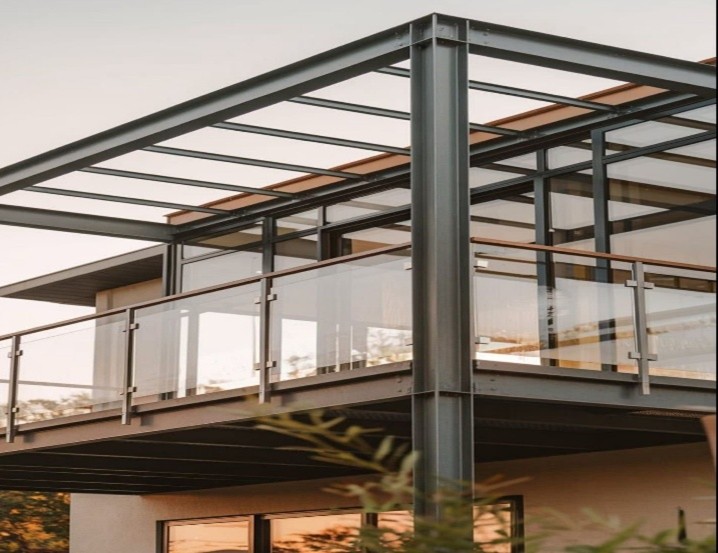 هيكل ألمنيوم لمظلّة خارجية في الرياض